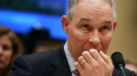 ¿En qué gasta millones de dólares el gerente ambiental de la administración Trump?