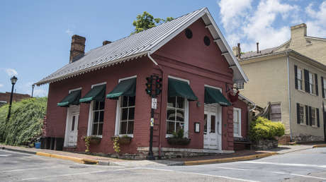 "Defender la moral": Habla copropietaria del local que no quiso servir a la vocera de la Casa Blanca