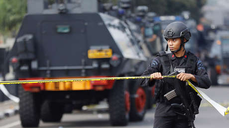 Desconocidos abren fuego contra un avión cuando aterrizaba en Indonesia