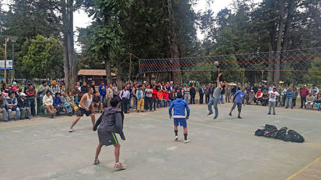 Tres jugadores y un balón de fútbol: Así es el Ecuavóley, la variante ecuatoriana del voleibol