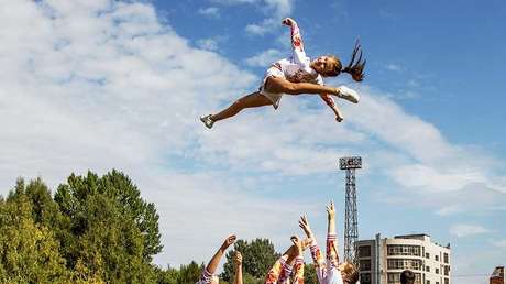 ¿Le apetece un mango? Pídaselo a un atrevido equipo de porristas filipinos (VIDEO)