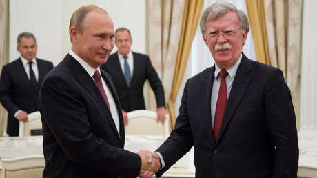 Putin traslada su saludo a Trump a través de su asesor John Bolton