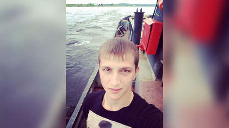 Joven siberiano nada un kilómetro en la oscuridad para rescatar a una chica de las aguas de un río