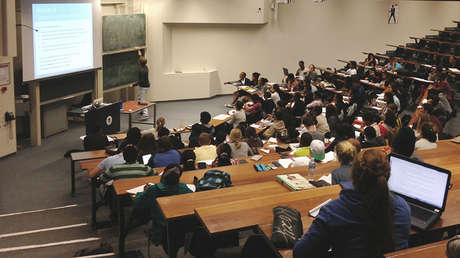 VIDEO, FOTOS: Detienen en un hotel a un profesor en compañía de una alumna por abusos sexuales