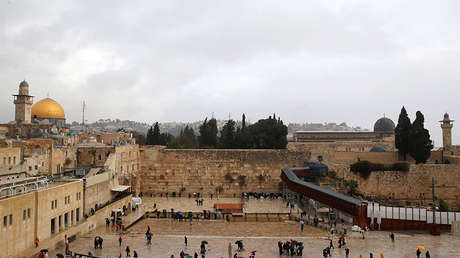 FOTO: La modelo belga que posó desnuda cerca del Muro de las Lamentaciones vuelve a la carga