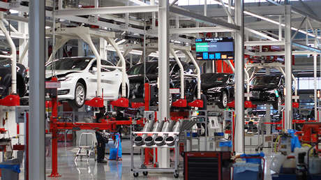 Fabricantes de autos rechazan aranceles anunciados por Trump para ese sector