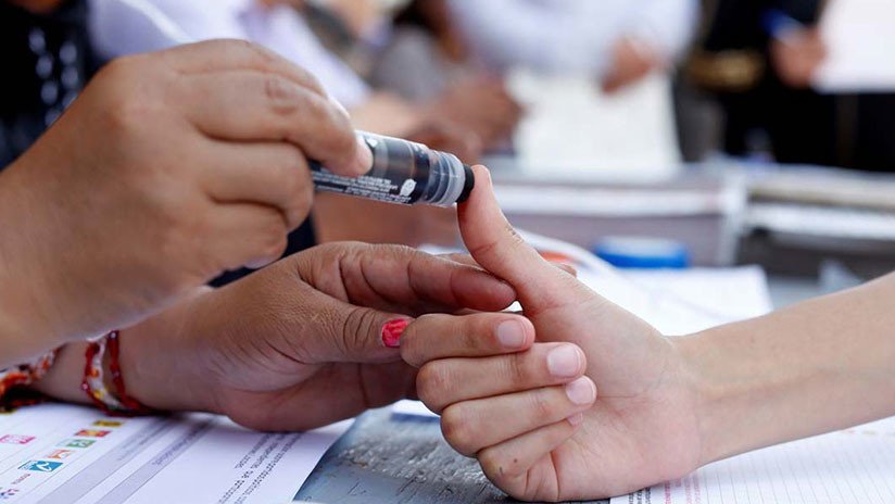 ¿Por qué es un peligro publicar la foto de tu dedo entintado después de votar?