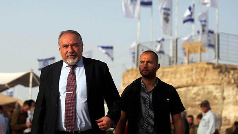 El ministro de Defensa de Israel "leyó en periódicos" sobre un bombardeo israelí en Siria