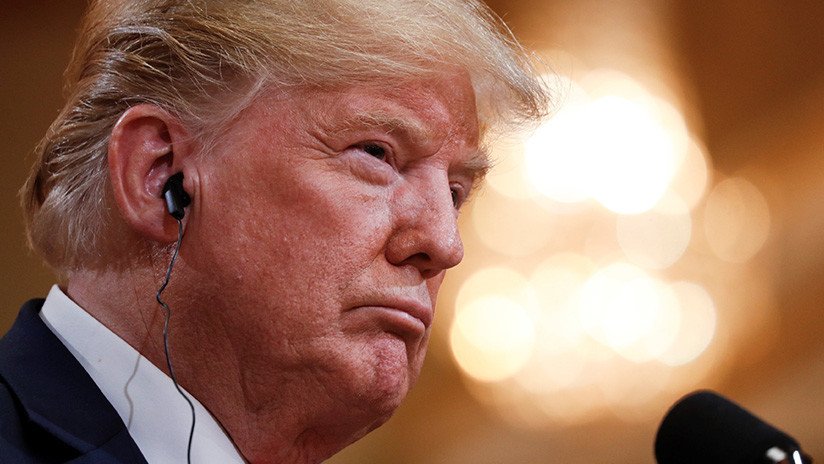 "Vergonzoso y traidor": Demócratas y republicanos arremeten contra Trump tras su reunión con Putin