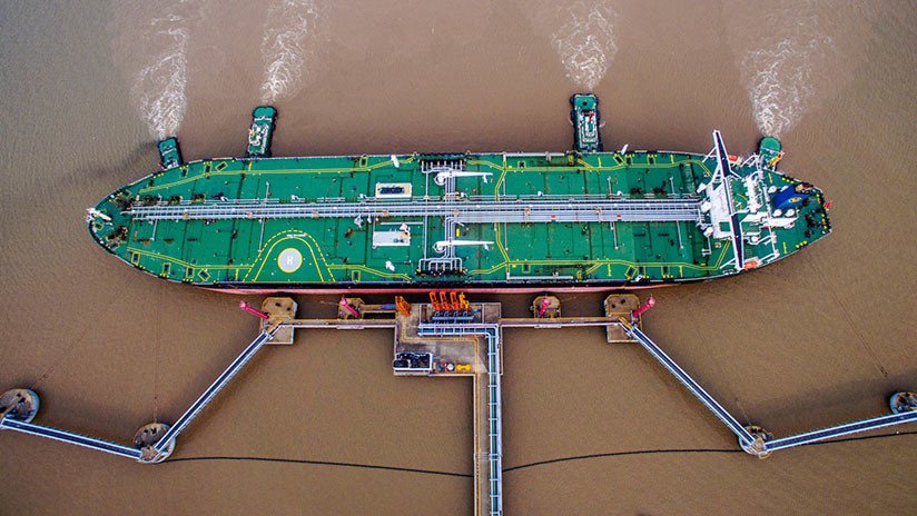 Los precios del petróleo caen tras sorpresivo aumento en las reservas de EE.UU.