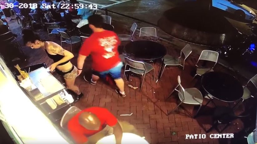 VIDEO: Manosea a una camarera y esta le da la lección de su vida en EE.UU. 