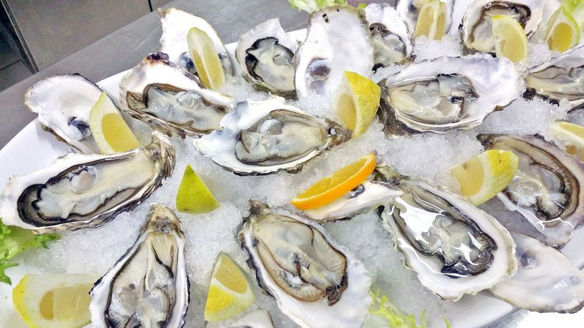 Un hombre come ostras en mal estado y muere víctima de una bacteria 'comecarne'