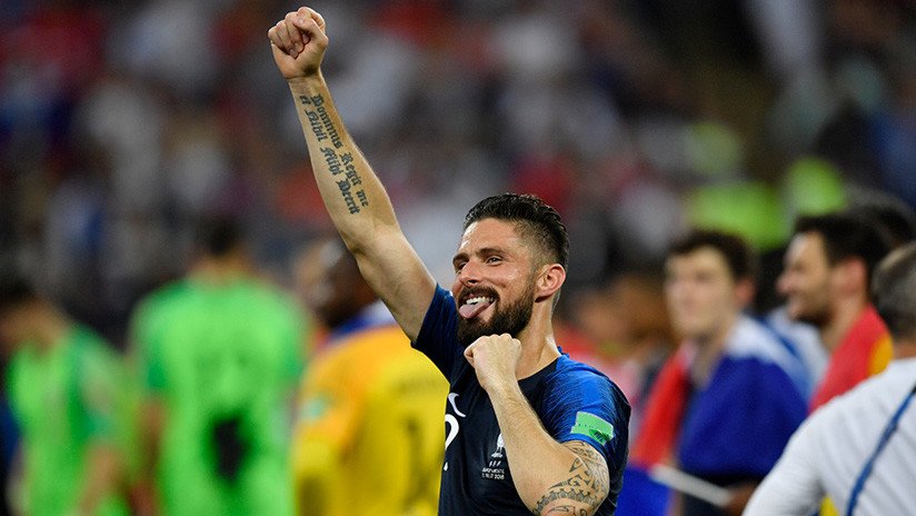 FOTO: El delantero francés Giroud cumple lo que prometió si ganaba el Mundial