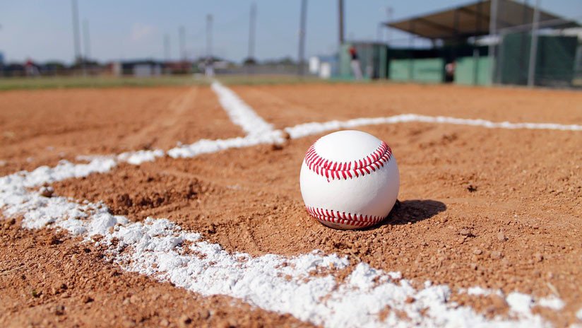 Lo que esconde el viral del hombre que 'roba' una pelota de béisbol a un niño