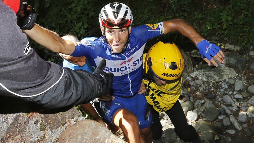VIDEO, FOTOS: Ciclista sufre una aparatosa caída hacia un barranco en el Tour de Francia