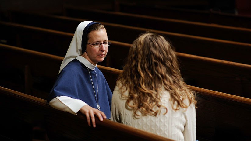 "Llegó a mi cama y me levantó la ropa": Monjas denuncian abusos sexuales de sacerdotes en Chile