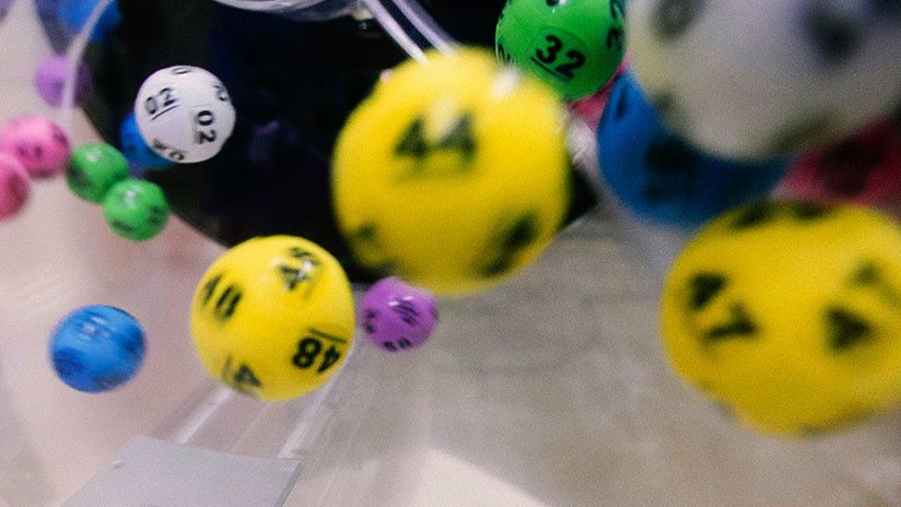 Captan a exdiputado mexicano haciendo trampa en sorteo de un auto (VIDEO)