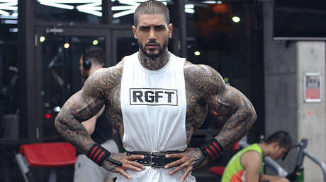 FOTOS: El 'Hulk musulmán', foco de críticas en la Red por su lujoso estilo de vida