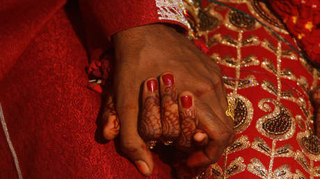 Indignación en Malasia después de que un hombre de 41 años se case con una niña de once años 