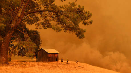Grandes incendios forestales obligan a evacuar a cientos de personas en EE.UU.
