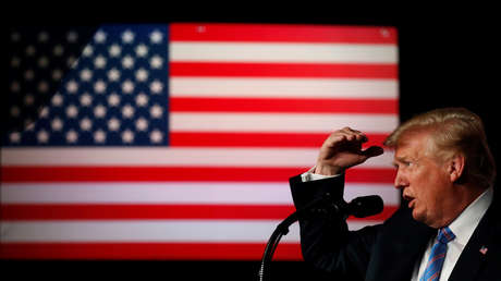 Trump explica en un tuit por qué usa tanto las mayúsculas y comete un error en su mensaje