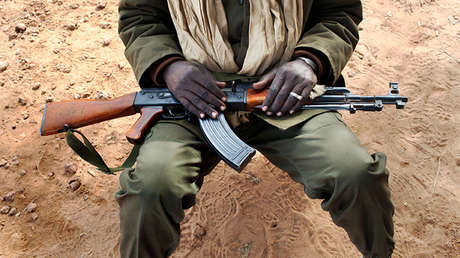 Un curandero nigeriano muere al poner a prueba un amuleto antibalas