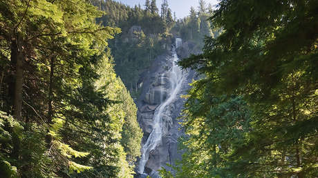 Tres populares 'youtubers' viajeros mueren mientras caminaban por el borde de una catarata