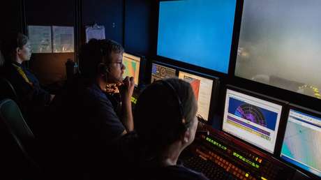 Extraen del océano los fragmentos del meteorito que cayó con "destello de luz" en EE.UU.