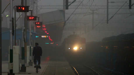 Hombre salva a 26 niñas de una presunta red de trata de personas con un tuit cuando iba en un tren