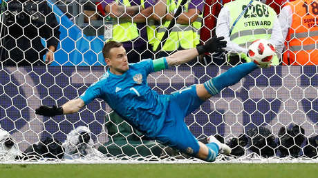FOTO: Aparece un insólito monumento a la parada de Akinféyev que apeó a España del Mundial