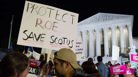 Cientos de manifestantes protestan ante la Corte Suprema contra la nominación del juez Kavanaugh