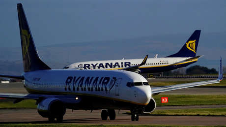 FOTOS 18+: Hospitalizan a más de 30 pasajeros de Ryanair por una disminución de presión