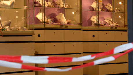 "¡Parece de película!": Cuatro ladrones atracan a plena luz del día una joyería española (VIDEO)