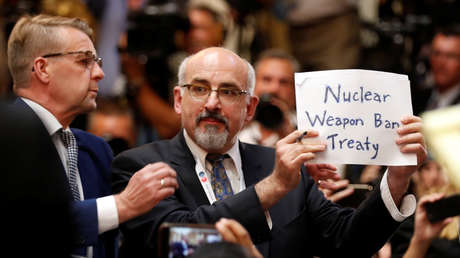 VIDEO: Expulsan a un hombre de la sala antes de la rueda de prensa de Trump y Putin