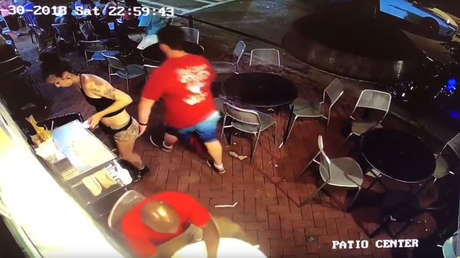 VIDEO: Manosea a una camarera y esta le da la lección de su vida en EE.UU. 