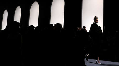 ¿Cómo embaucar al mundo de la moda con 'jeans' de bajo costo?