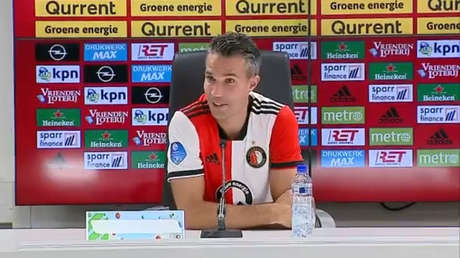 VIDEO: Esa fue la reacción de Robin van Persie tras la pregunta ingeniosa de un niño