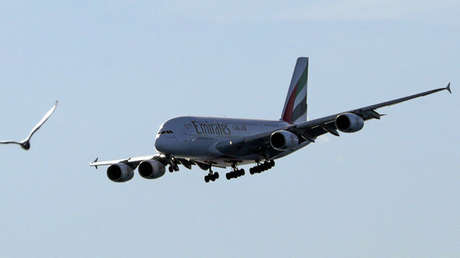 VIDEO: Arriesgado vuelo de un dron durante el despegue del avión de pasajeros más grande del mundo