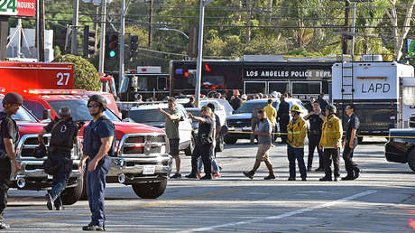 Hombre armado que era perseguido por la Policía se atrinchera en un local en Los Ángeles (VIDEOS)