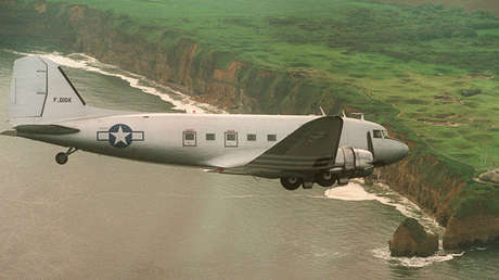 VIDEO: Un avión histórico con 13 pasajeros se estrella en un aeropuerto de Texas, EE.UU.