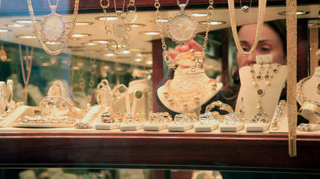 Un hombre intenta robar una joya de 7 millones de euros utilizando una caja para trucos de magia