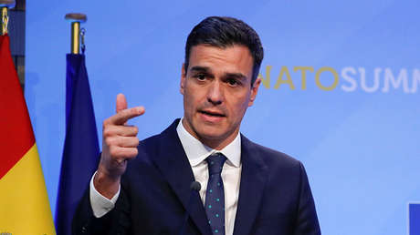 'Volando a por tabaco': Pedro Sánchez va en avión oficial a un concierto y las redes arden (MEMES)