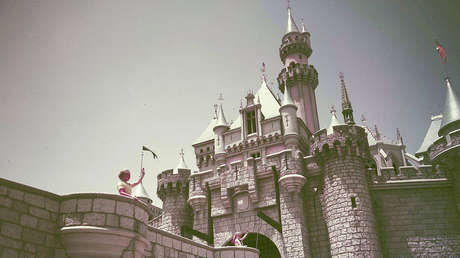 "Un día de locura": La caótica inauguración del parque temático Disneyland, en imágenes