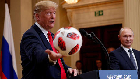 ¿Le regaló Putin a Trump una pelota espía?: Medios estadounidenses se lanzan a la especulación