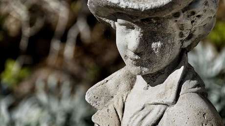 FOTO: Un niño 'se convierte en piedra' debido a una rarísima enfermedad