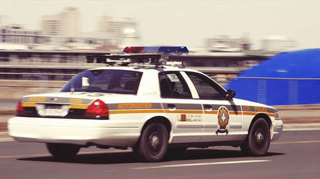 Un día en Texas: Un preso intenta fugarse y se trepa al techo de un patrullero en marcha (VIDEO)