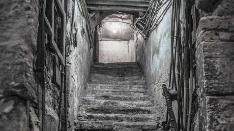 FOTO: Hace 30 años encontró un pozo en su casa, ahora excava para saber qué misterio esconde