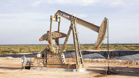 Cae el precio del petróleo tras pico de producción de la OPEP