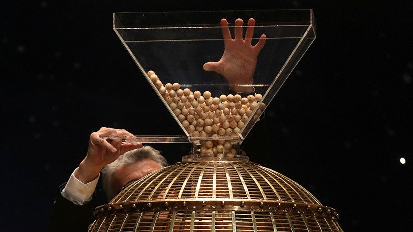 Una pareja gana más de 75 millones de dólares en la lotería pese a que rasgaron y botaron su boleto