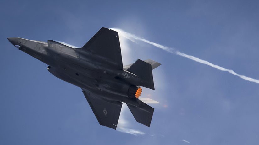 Un 'hacker' accede a datos secretos sobre el caza F-35 a través de Tinder